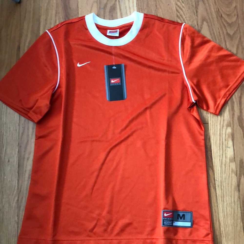 NIKE TEAM ORANGE WOMEN’S TEE- brand new with tags- SIZE MEDIUM-